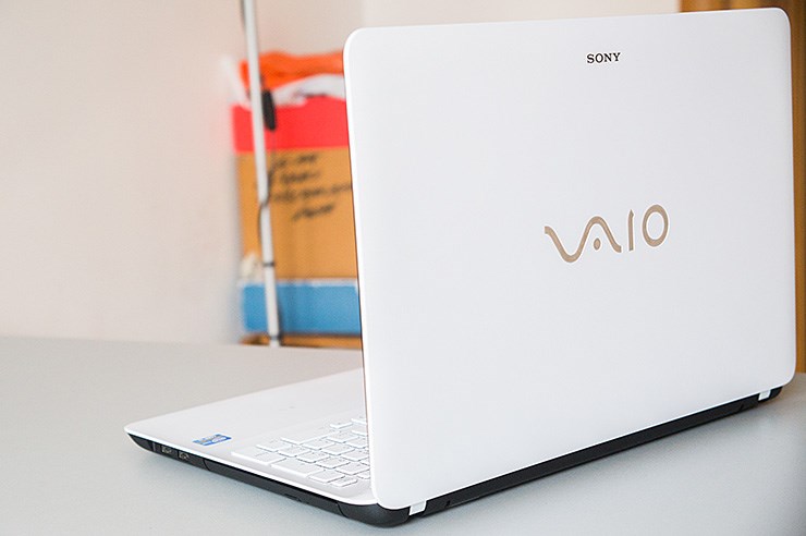 Sony Vaio Fit 15 (9).jpg